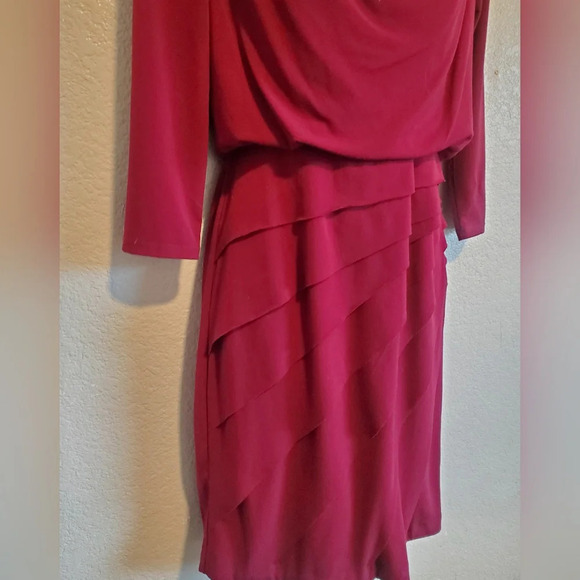 💚5/$25 London Times Burgundy Draped Stretchy Mini Dress Size 4 - Picture 2 of 8